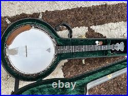 Deering Sierra Mahogany 5 String Right Hand Banjo and Deluxe Hardshell Case